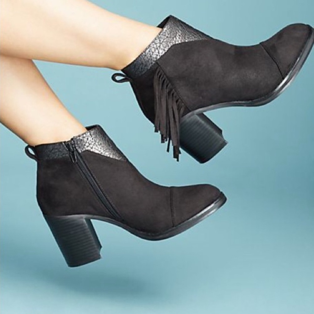 Anthropologie - Vanessa Wu Olive Green Textured Metallic Suede Ankle Boots, NWOB